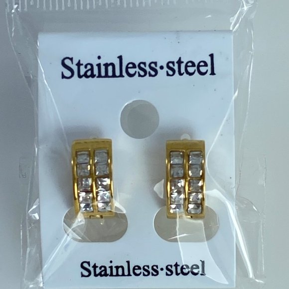 Huggie Earring Gold Plated Stainless Steel/Crystal - Picture 4 of 4